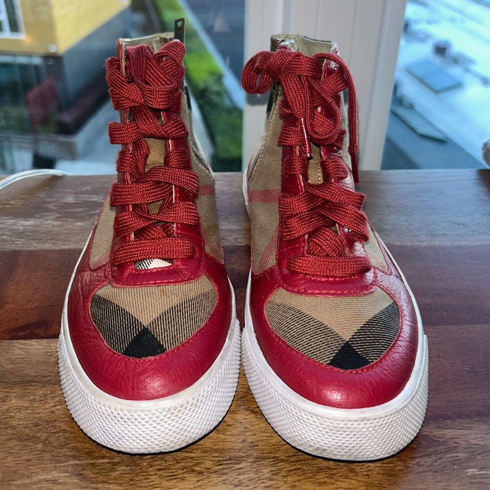 Burberry Kids High-Top Sneakers red & tan